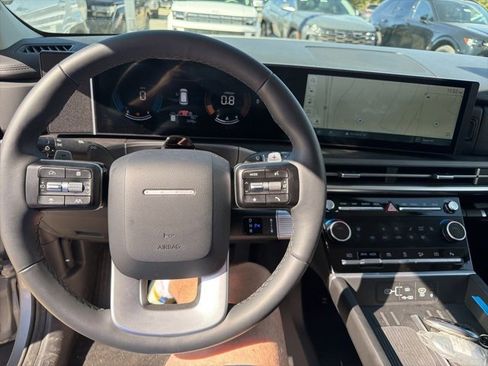 Used 2025 Hyundai Santa Fe XRT image 9