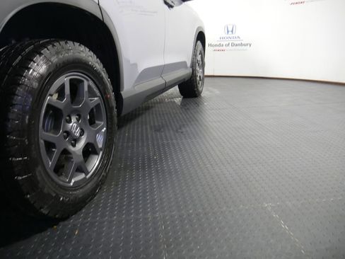 New 2025 Honda Pilot TrailSport image 4