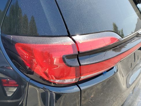 Used 2023 Chrysler Pacifica Touring-L image 8