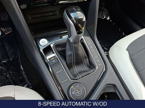 New 2025 Volkswagen Taos SE image 9