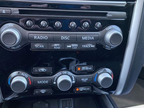 Used 2020 Nissan Pathfinder SV AWD/4WD image 15