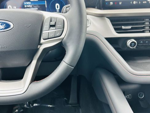 New 2026 Ford Explorer Active w/ Active Comfort Package image 20
