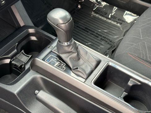 Used 2017 Toyota Tacoma TRD Sport image 17