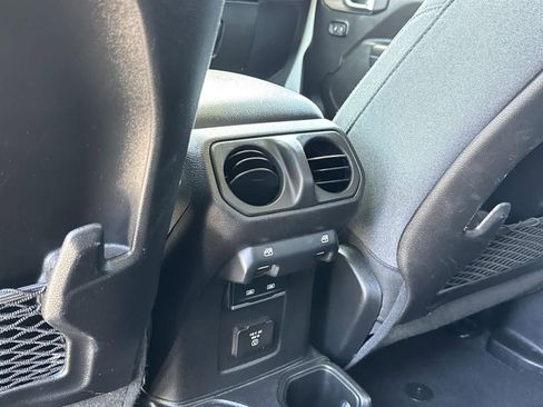 Used 2024 Jeep Wrangler Unlimited Rubicon image 25