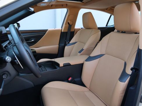 Certified 2025 Lexus ES 350 w/ Premium Package image 33