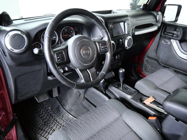 Used 2011 Jeep Wrangler Unlimited Sahara AWD/4WD image 3