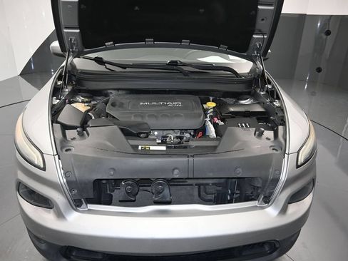 Used 2016 Jeep Cherokee Latitude FWD image 27