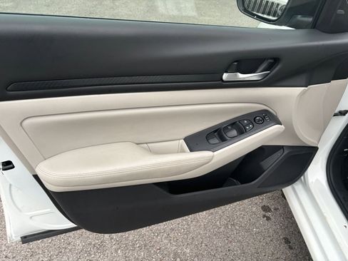 Used 2025 Nissan Altima 2.5 SV image 20