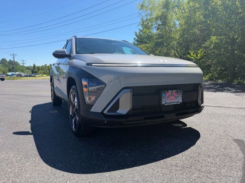 Used 2024 Hyundai Kona SEL AWD/4WD image 4