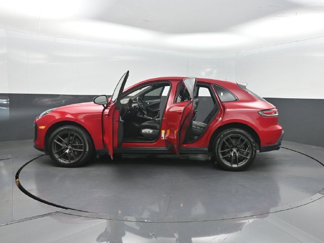 Used 2023 Porsche Macan Turbo AWD/4WD image 13
