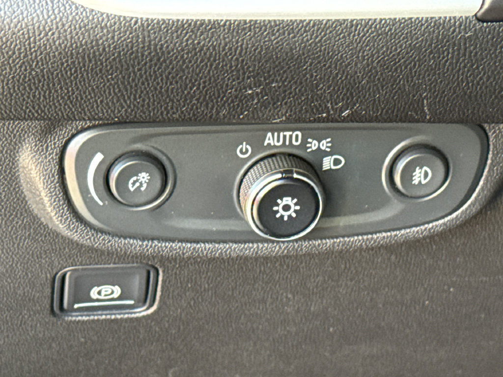 Used 2022 GMC Terrain SLT FWD image 24