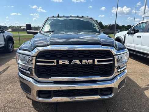 Used 2019 RAM 2500 Tradesman AWD/4WD image 2
