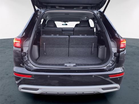 Used 2022 Mitsubishi Outlander SE image 9