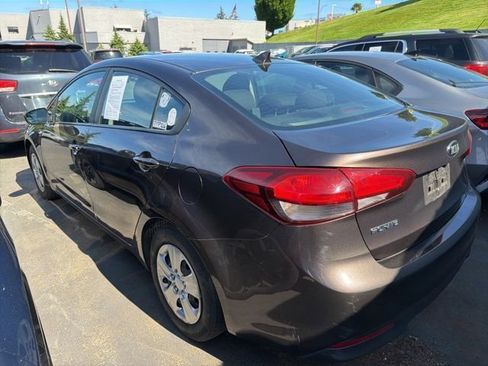 Used 2018 Kia Forte LX FWD image 2