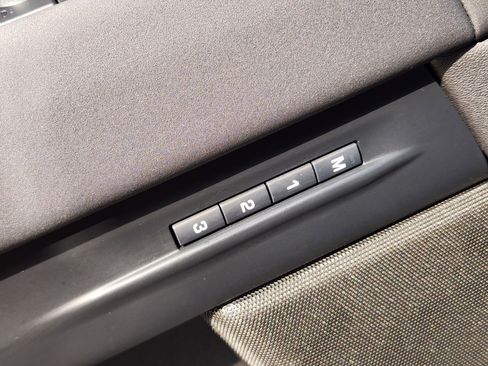 Certified 2025 Land Rover Range Rover Evoque Dynamic SE image 24