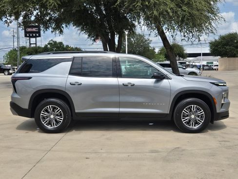 Certified 2026 Chevrolet Traverse LT w/ Driver Confidence Package AWD/4WD image 8