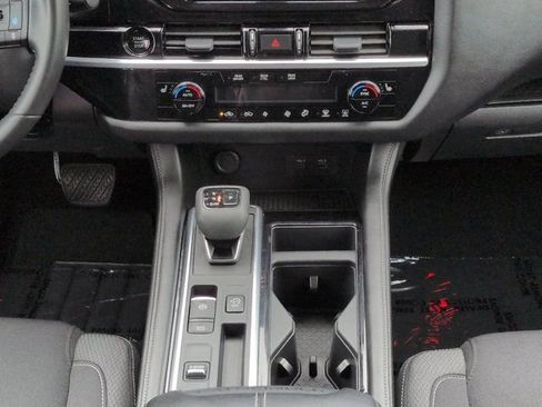 Used 2025 Nissan Pathfinder SV FWD image 19