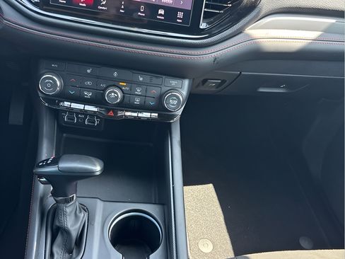 Used 2025 Dodge Durango GT AWD/4WD image 19