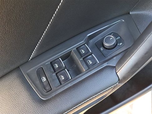 Certified 2023 Volkswagen Tiguan SE image 29