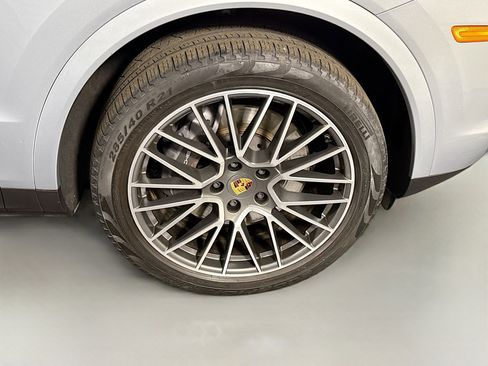 Used 2023 Porsche Cayenne Platinum Edition AWD/4WD image 31