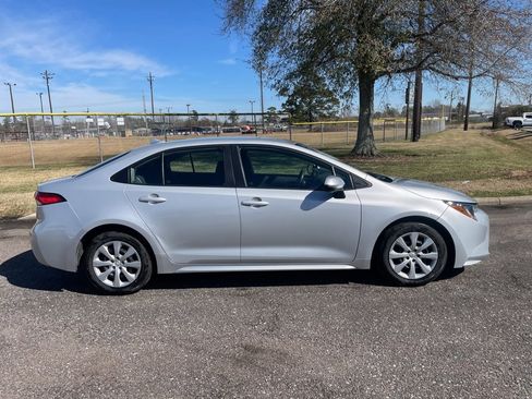 Used 2023 Toyota Corolla LE image 9