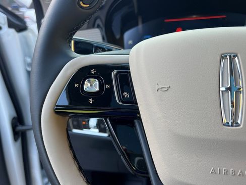 New 2026 Lincoln Corsair Premiere image 17