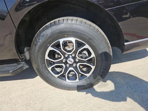 Used 2024 Ford Expedition Max XLT image 25