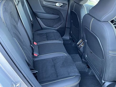 Certified 2025 Volvo XC40 B5 Plus image 19