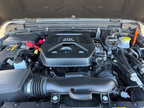 Used 2022 Jeep Wrangler Unlimited Sahara 4xe image 24