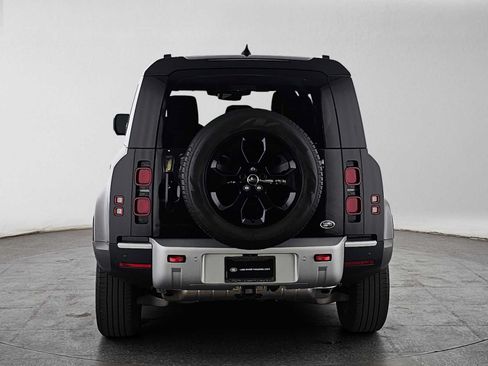 Used 2022 Land Rover Defender 110 S AWD/4WD image 4