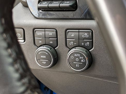 Used 2023 Chevrolet Silverado 1500 ZR2 w/ Technology Package image 11