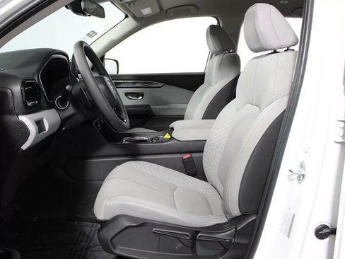 Used 2023 Honda Pilot LX image 12
