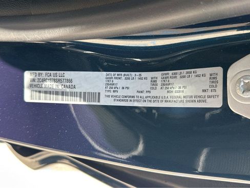 Used 2025 Chrysler Pacifica Select FWD image 47