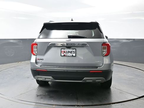 Used 2024 Ford Explorer XLT w/ Equipment Group 202A AWD/4WD image 13