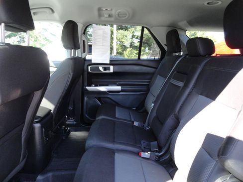 Used 2023 Ford Explorer XLT AWD/4WD image 19