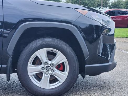 Used 2021 Toyota RAV4 LE FWD image 9