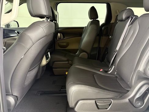 New 2026 Kia Carnival FWD image 36