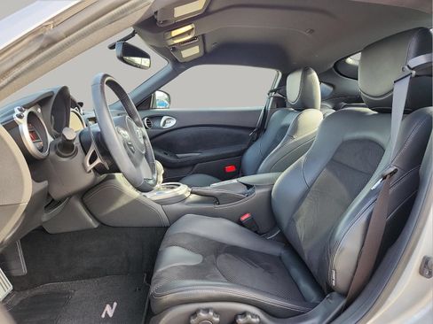 Used 2019 Nissan 370Z Touring Sport RWD image 9