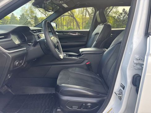 Used 2023 Jeep Grand Cherokee Altitude AWD/4WD image 11