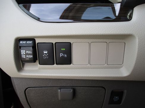 Used 2018 Toyota Sienna XLE Premium image 27