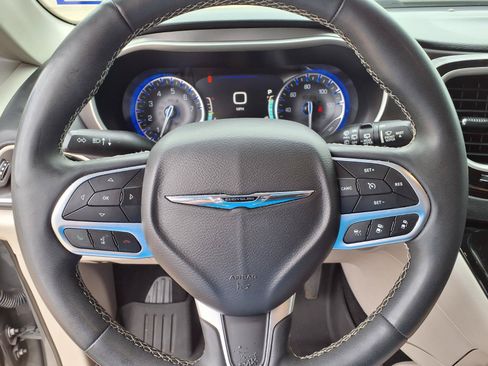 Used 2022 Chrysler Pacifica Touring-L FWD image 21