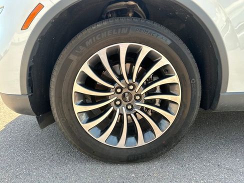 Used 2023 Lincoln Aviator AWD w/ Premium Package image 41