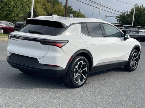 New 2026 Chevrolet Equinox EV LT image 7