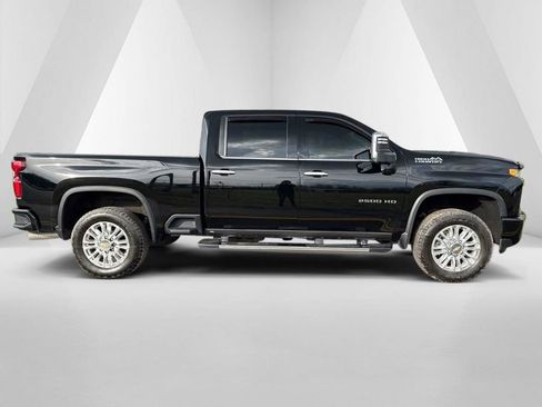 Used 2022 Chevrolet Silverado 2500 High Country w/ Safety Package II image 8