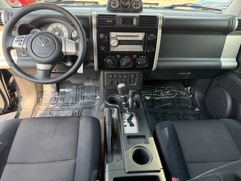 Used 2010 Toyota FJ Cruiser Sport Utility 2D image 19