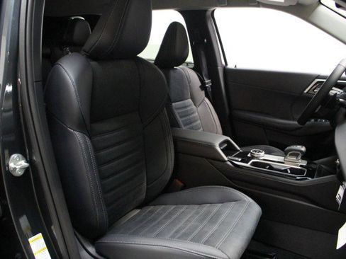 New 2025 Mitsubishi Outlander SE image 19