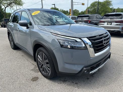 Used 2022 Nissan Pathfinder SL AWD/4WD image 4
