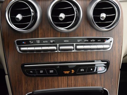 Used 2022 Mercedes-Benz GLC 300 image 28
