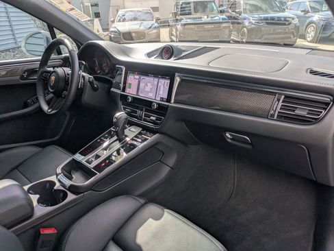 Used 2025 Porsche Macan GTS image 32