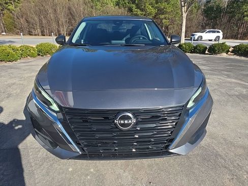 Used 2024 Nissan Altima 2.5 SV image 10